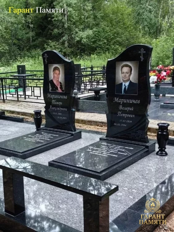 Зеркальный памятник №1